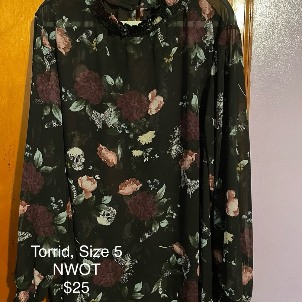 Torrid Skull and Floral Blouse Size 5